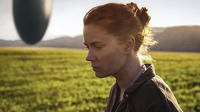 Imagem da notícia Para ver na Netflix: Amy Adams foi injustiçada (de novo!) no Oscar ao estrelar um dos melhores filmes de ficção científica dos últimos anos