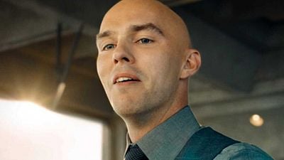 Imagem da notícia Fãs de Superman notam erro de roteiro muito claro no filme de James Gunn: Diretor explica por que isso não é um problema