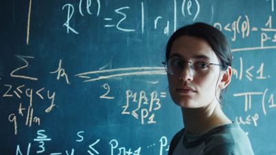 Para conferir hoje online: Uma das revelações de 2023, esta atriz está surpreendente em um filme que torna a matemática fascinante