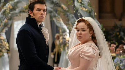 Imagem da notícia Bridgerton na Netflix: Cenas sensuais entre Colin e Penelope cortadas durante a edição? Os fãs estão furiosos!