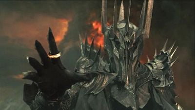 Imagem da notícia Se você pausar O Senhor dos Anéis em 1 hora e 54 minutos, verá o detalhe mais sombrio do filme: Não existe no livro e nunca mais foi citado na história