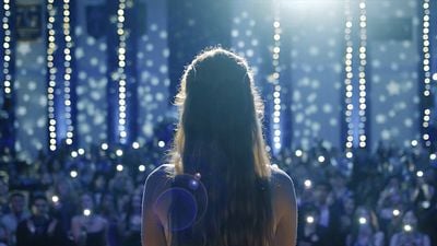 Imagem da notícia Criador de nova adaptação de Carrie, A Estranha revela planos para expandir a série de TV em múltiplas temporadas
