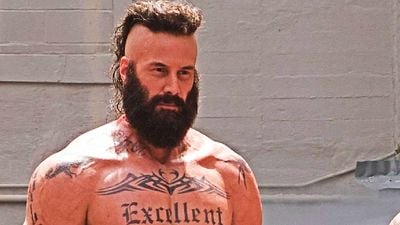 Imagem da notícia Em streaming: Keanu Reeves como o homem musculoso que até John Wick teria medo