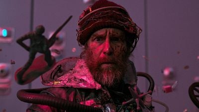 Imagem da notícia 10 anos depois, o diretor de um dos melhores filmes de terror do século XXI retorna com uma aventura de ficção científica que precisamos para ontem!