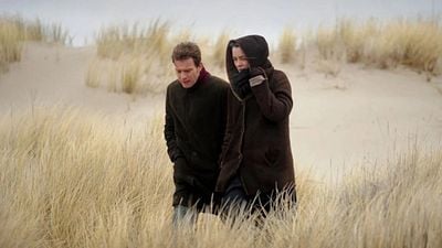 Imagem da notícia Já viu? Esta adaptação magistral de um romance best-seller com elenco de estrelas é um dos melhores thrillers da última década!