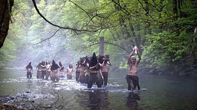 Imagem da notícia Esta aventura sangrenta com uma estrela de O Senhor dos Anéis é imperdível para os fãs de filmes medievais sombrios