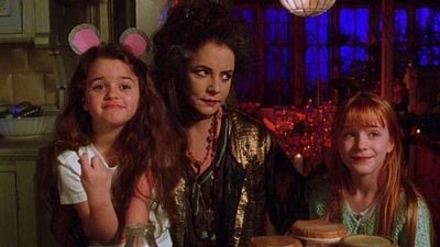 Imagem da notícia "Não há razão para não ficarmos bêbadas": Nicole Kidman e Sandra Bullock beberam muita tequila para filmar a cena lendária deste filme de fantasia