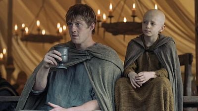 Imagem da notícia "Não assisti nenhum episódio": Ator de O Cavaleiro dos Sete Reinos teve que ficar longe de Game of Thrones e House of the Dragon (Entrevista)