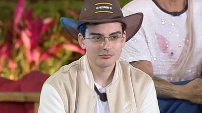 Imagem da notícia A Fazenda 17: Quem é Dudu Camargo? Carreira do apresentador foi marcada por demissão e polêmica sanitária no SBT