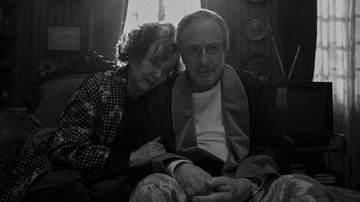 Imagem da notícia Um dos piores ditadores da história se torna um vampiro: Novo filme de terror da Netflix tem trailer macabro e hilário