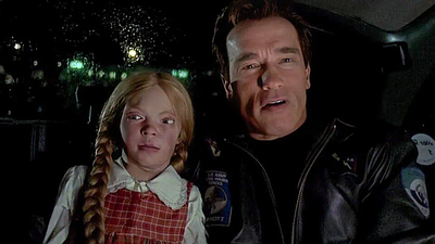 Imagem da notícia Esta noite com os amigos: 2 Schwarzeneggers pelo preço de um neste filme de ficção científica terrivelmente eficaz