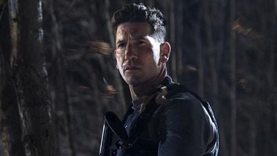 Imagem da notícia Top 1 em 75 países: Com apenas 6 episódios, esta minissérie da Netflix com dois astros da Marvel é um sucesso estrondoso