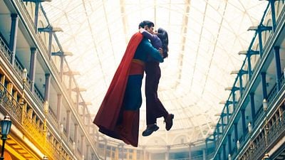 Imagem da notícia Não, o Superman de James Gunn não parece "uma série da CW": Seu visual, além de impecável, faz todo o sentido do mundo