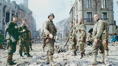 Esse é um dos melhores filmes de guerra, mas a equipe de filmagem apareceu acidentalmente em uma das cenas