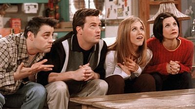 Imagem da notícia Aquele Sobre Matthew Perry: O elenco de Friends participa da série documental da Netflix?