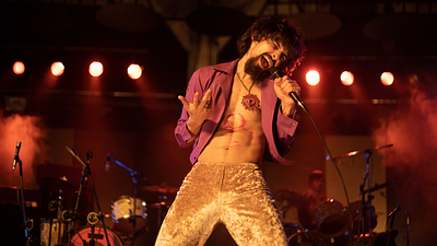 Imagem da notícia Um chiclete mascado foi o suficiente para transformar esse personagem na série biográfica de Raul Seixas - que já é imperdível no streaming