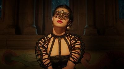 Imagem da notícia The Witcher: Série da Netflix buscou “desafiar os padrões de beleza” com a contratação de Anya Chalotra como Yennefer