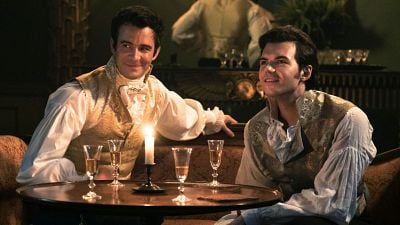 Imagem da notícia “Está na família”: Este ator de Bridgerton foi eleito o homem mais sexy do mundo e a reação de seu irmão na série foi a melhor