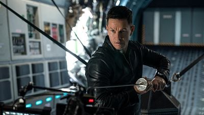 Imagem da notícia Todo mundo esqueceu essa ficção científica que quase foi estrelada por Chris Evans: Sobrou pra Mark Wahlberg!
