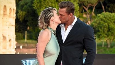 Imagem da notícia Quem é a esposa de Alan Ritchson? Casado há quase 20 anos, astro de Reacher é pai de 3 filhos