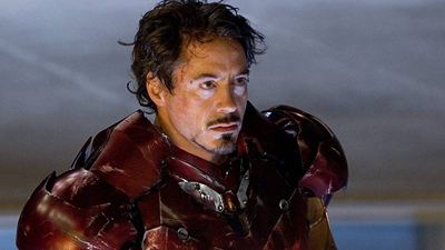 Pause Homem de Ferro 2 neste momento exato e olhe atentamente atrás de Tony Stark!