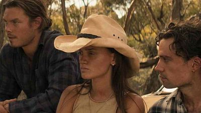 Imagem da notícia Netflix tem a minissérie de faroeste da moda: Só 6 episódios, mistério e drama familiar ambientado na Austrália