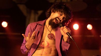 Imagem da notícia Tela Quente hoje (04/08): Em Raul Seixas: Eu Sou, o protagonista teve acesso ao baú secreto de um dos maiores ídolos do rock brasileiro