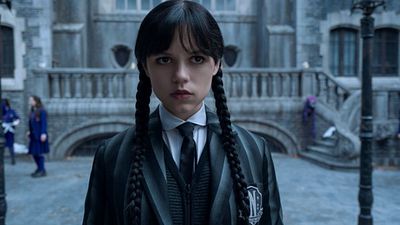 Imagem da notícia Ótimas notícias aos fãs de Wandinha! Netflix revela quando estreia a 2ª temporada da série de Jenna Ortega em trailer sombrio; assista