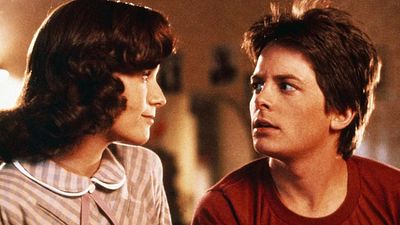 Imagem da notícia Os criadores de De Volta para o Futuro acertaram em cheio ao eliminar esta cena em 1985: Um comentário infeliz que seria mal visto 40 anos depois