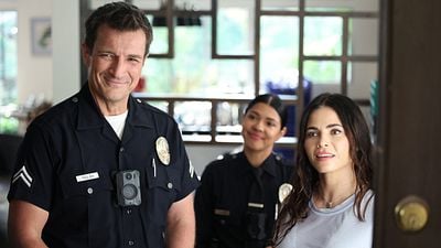 Imagem da notícia Boas notícias para os fãs de The Rookie! A 7ª temporada da amada série policial finalmente tem data para chegar ao Brasil [EXCLUSIVO]