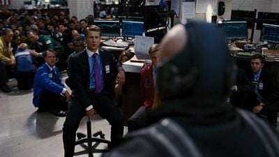 Imagem da notícia Passa quase despercebido, mas 12 anos antes de Top Gun este famoso ator atuou em O Cavaleiro das Trevas Ressurge!