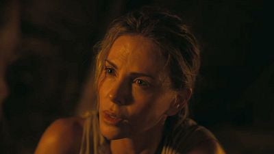 Imagem da notícia Charlize Theron, atriz de A Odisseia, completa 51 anos: "Toda minha vida estava dentro de uma mala, mas havia um mundo que eu queria ver"