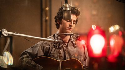 Imagem da notícia Um Completo Desconhecido: A cena mais marcante da cinebiografia estrelada por Timothée Chalamet nunca aconteceu na vida real