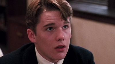 Imagem da notícia Ethan Hawke relembra filmagens de Sociedade dos Poetas Mortos com Robin Williams: "Eu não segui o roteiro e isso abriu um mundo de possibilidades para mim"