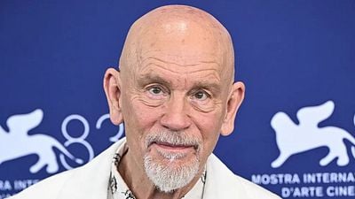 Imagem da notícia Aos 72 anos, John Malkovich não quer parar de atuar: "Eles vão me aposentar quando chegar a hora"