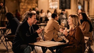 Imagem da notícia Top 1 em 60 países: Esta nova comédia romântica com cenários paradisíacos está dominando a Netflix!