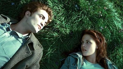 Imagem da notícia Edward Cullen e Bella Swan de volta: Crepúsculo pode ganhar uma série de TV, mas será que vale a pena?