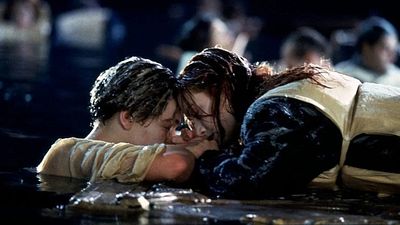 Imagem da notícia Essa sequência deletada de Titanic nos faria entender melhor todos os detalhes da cena da madeira