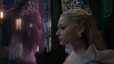 Imagem da notícia Adeus à Ariana Grande que conhecemos! Após Wicked, a estrela pop vai protagonizar sequência de comédia dos anos 2000 com Robert De Niro