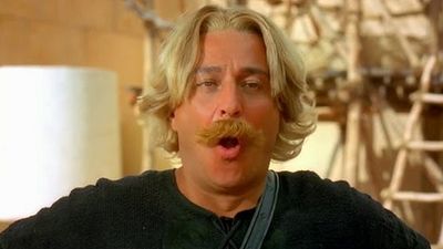 Imagem da notícia Deixado de lado? Christian Clavier fala sobre as filmagens "mistas" de Asterix e Obelix: Missão Cleópatra