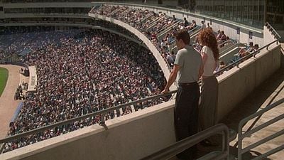 Imagem da notícia Diretora de Amores Materialistas está desenvolvendo a continuação de uma das melhores comédias românticas do cinema