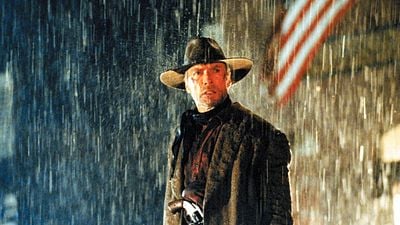 Imagem da notícia O final perdido de Os Imperdoáveis foi inspirado em O Poderoso Chefão, mas Clint Eastwood cortou do filme por considerar um golpe desnecessário