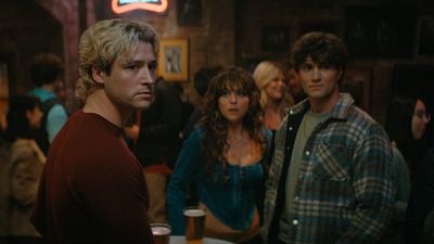 Imagem da notícia Dean ou Logan? Quem vai ser o protagonista da 2ª temporada de Off Campus e tudo o que sabemos sobre o futuro de Amores Improváveis