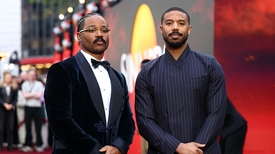 Imagem da notícia Pura emoção: Chadwick Boseman é homenageado em Pecadores, novo sucesso de Michael B. Jordan