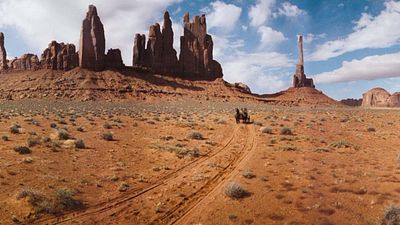 Imagem da notícia Já viu? Um monumental faroeste de quase 3 horas estrelado por John Wayne, Henry Fonda e Richard Widmark