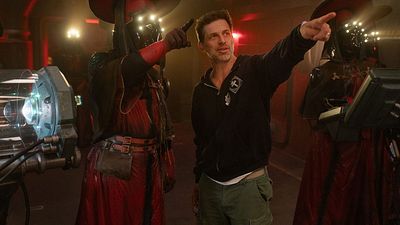 Imagem da notícia Zack Snyder cria polêmica em defesa do uso de inteligência artificial no cinema: "IA não se importa se uma casa está pegando fogo"