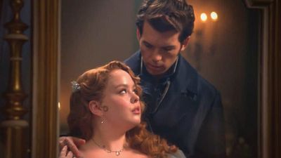 Imagem da notícia Bridgerton: Esta cena sensual entre Colin e Penelope na 3ª temporada é “a mais bela declaração de amor”