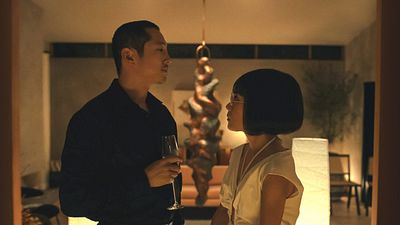 Treta varreu os prêmios no Globo de Ouro 2024: Conheça a série da Netflix estrelada por Ali Wong e Steven Yeun