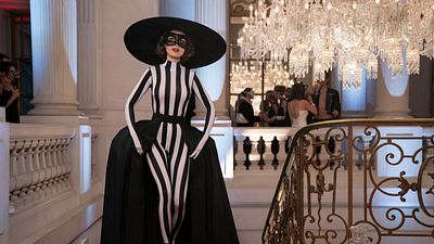 Imagem da notícia "Houve fotos de papparazi": Lily Collins faz revelação sobre a possibilidade de um novo personagem integrar Emily em Paris