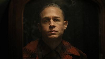 Imagem da notícia Monstro: A História de Lizzie Borden: Charlie Hunnam fez Ryan Murphy quebrar uma tradição da antologia de true crime